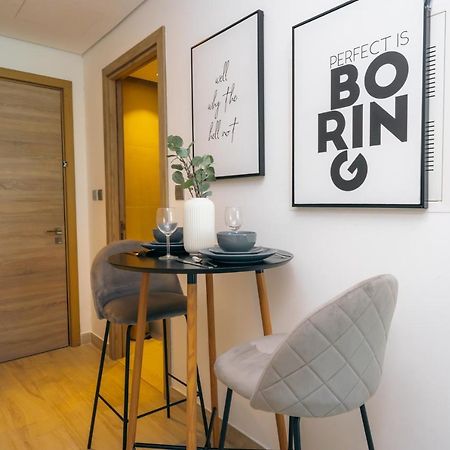 Fam Living - Marina Marvel - Studio Apartment With Breathtaking Views In Studio One Tower Dubai Luaran gambar