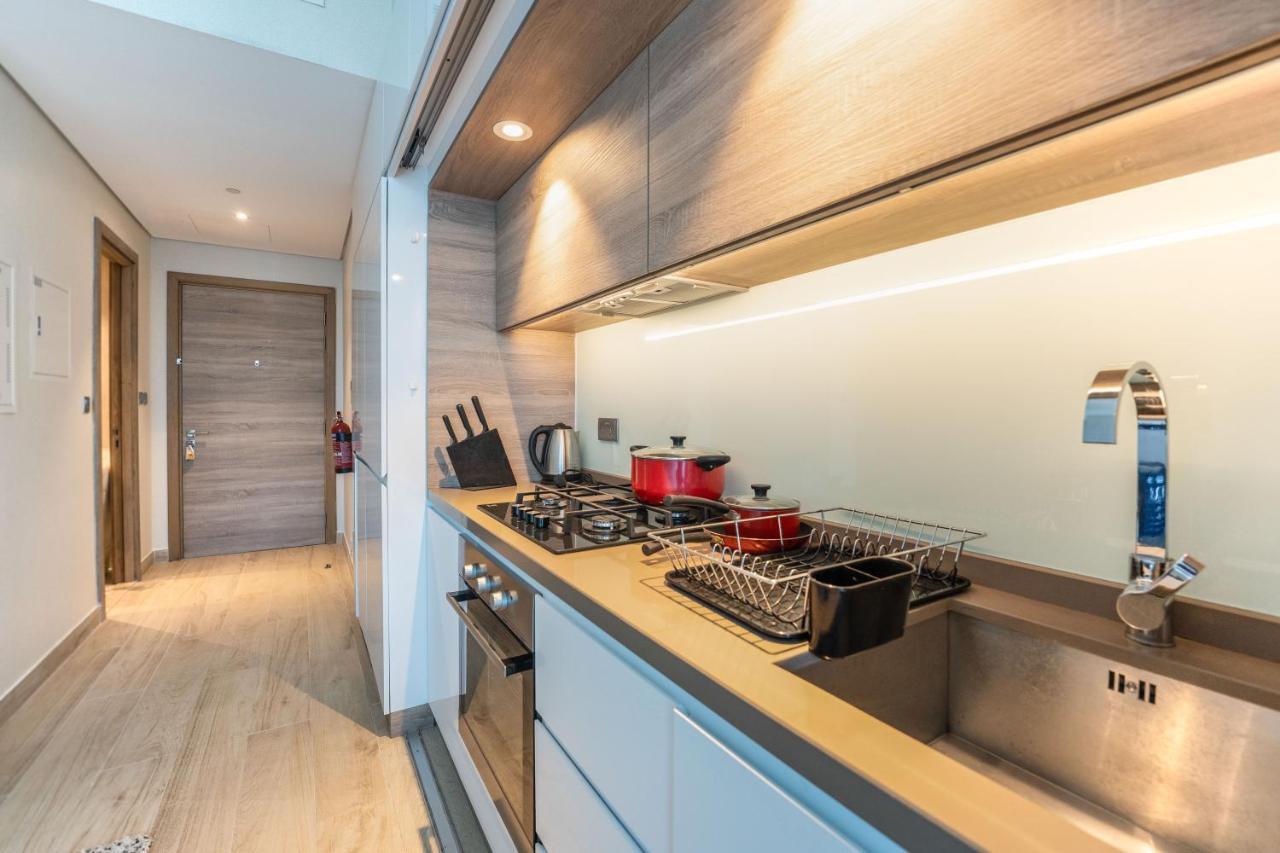 Fam Living - Marina Marvel - Studio Apartment With Breathtaking Views In Studio One Tower Dubai Luaran gambar