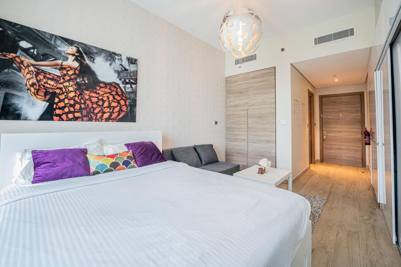 Fam Living - Marina Marvel - Studio Apartment With Breathtaking Views In Studio One Tower Dubai Luaran gambar