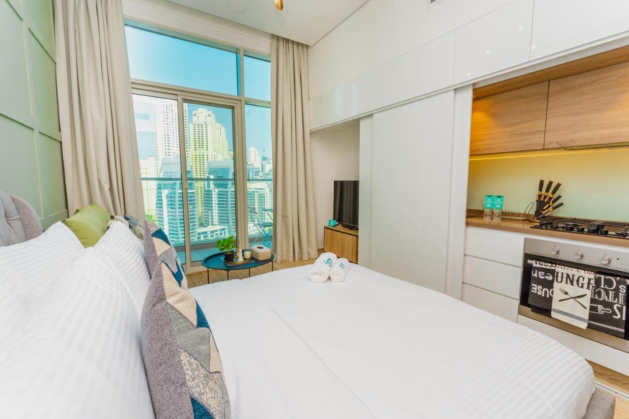 Fam Living - Marina Marvel - Studio Apartment With Breathtaking Views In Studio One Tower Dubai Luaran gambar