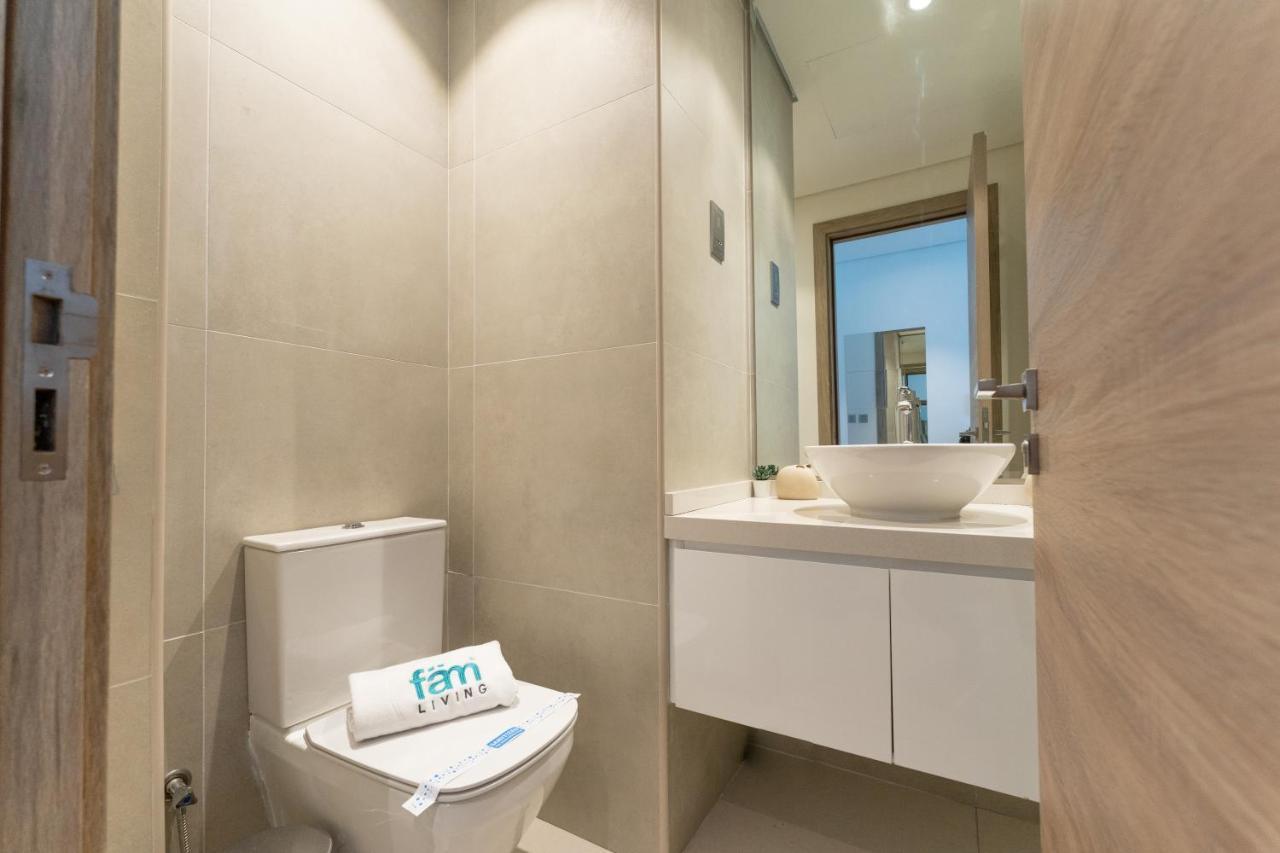 Fam Living - Marina Marvel - Studio Apartment With Breathtaking Views In Studio One Tower Dubai Luaran gambar