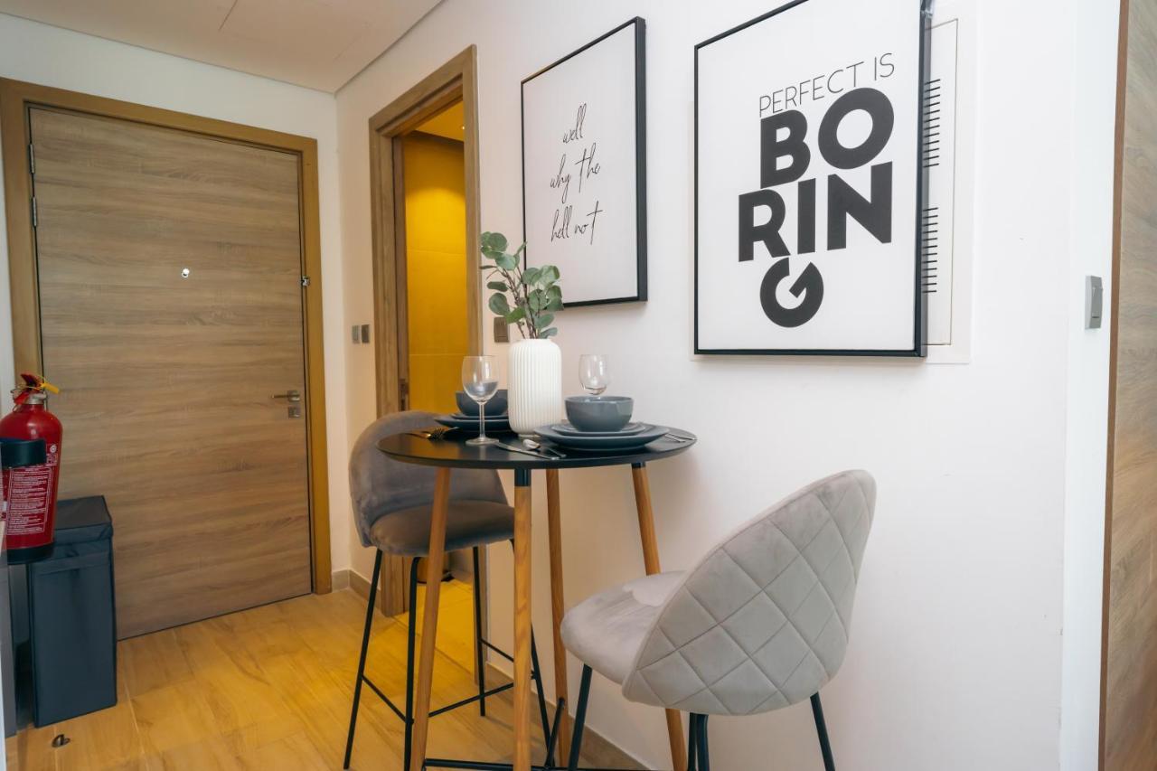 Fam Living - Marina Marvel - Studio Apartment With Breathtaking Views In Studio One Tower Dubai Luaran gambar