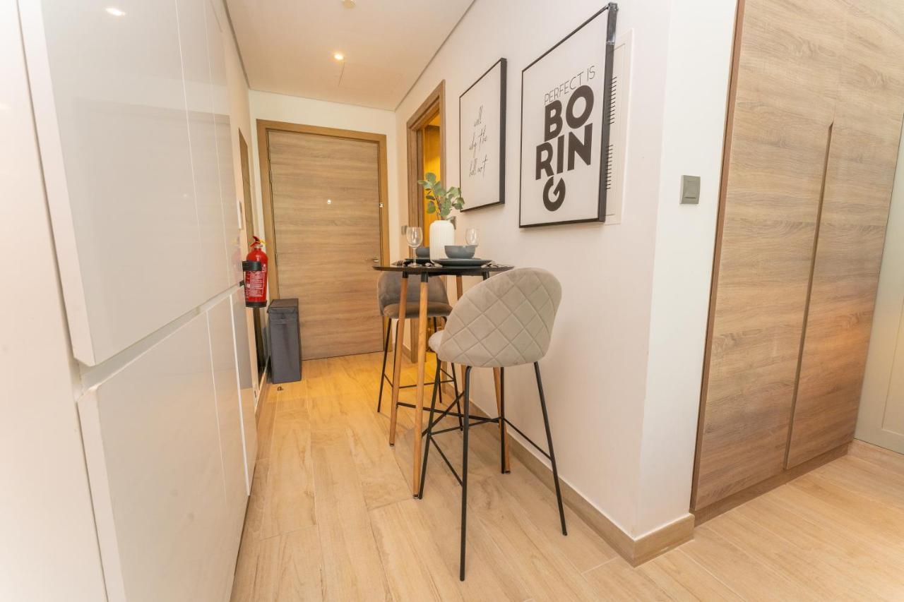 Fam Living - Marina Marvel - Studio Apartment With Breathtaking Views In Studio One Tower Dubai Luaran gambar